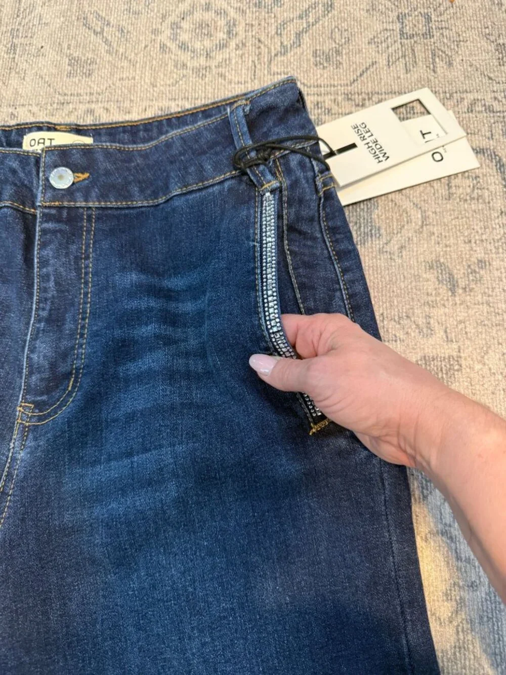 OAT New York High Rise Wide Leg Blue Jeans Size 8/29 Raw Hem Classic Modern